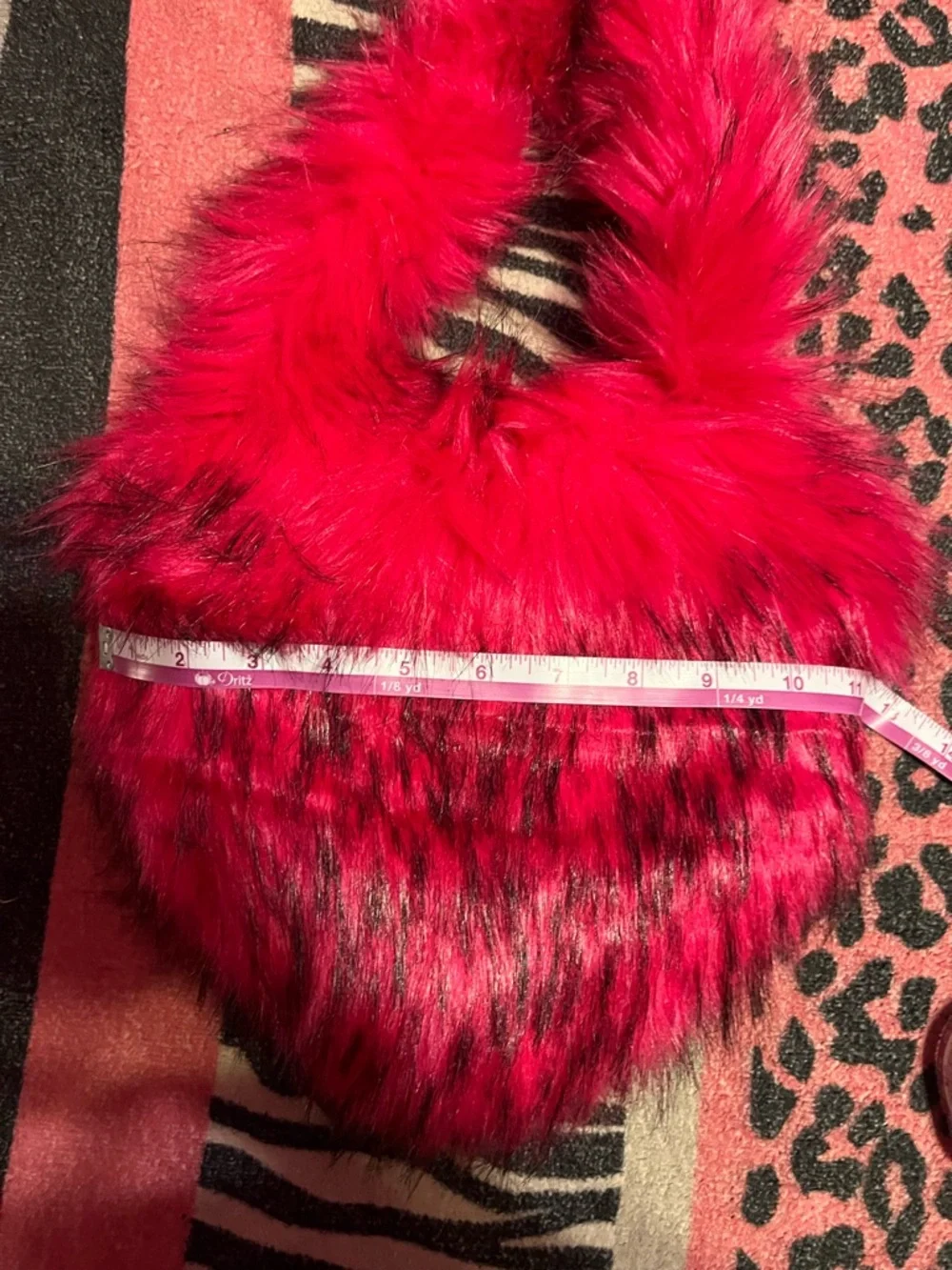 Y2K Hot pink Furry heart shaped purse - Picture 3 of 5